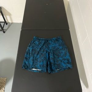 Lululemon shorts size L